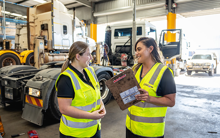 Capricorn Area Manager discussing Member Returns with a Member in their workshop.