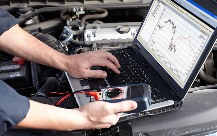 Technician scanning a car engineer