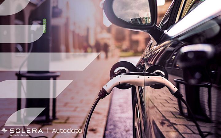 Eletric vehicle connected to a charge station