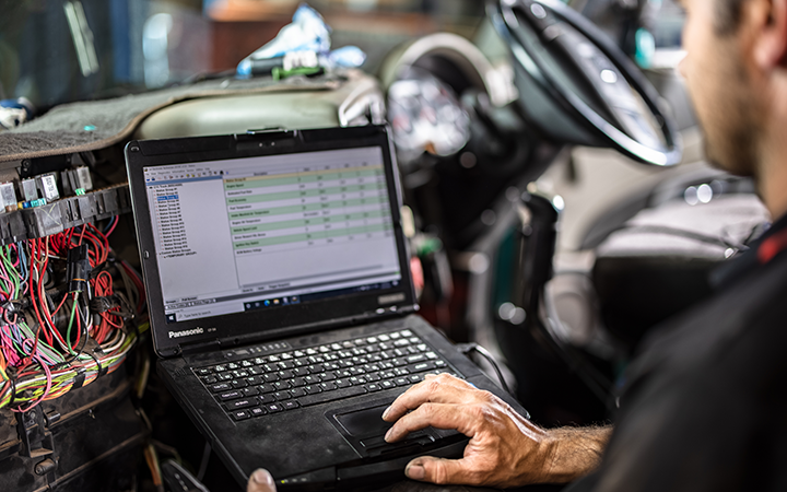 Computer screen showing a vehicle diagnostic software