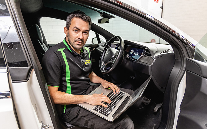 Technician scanning a car engineer 