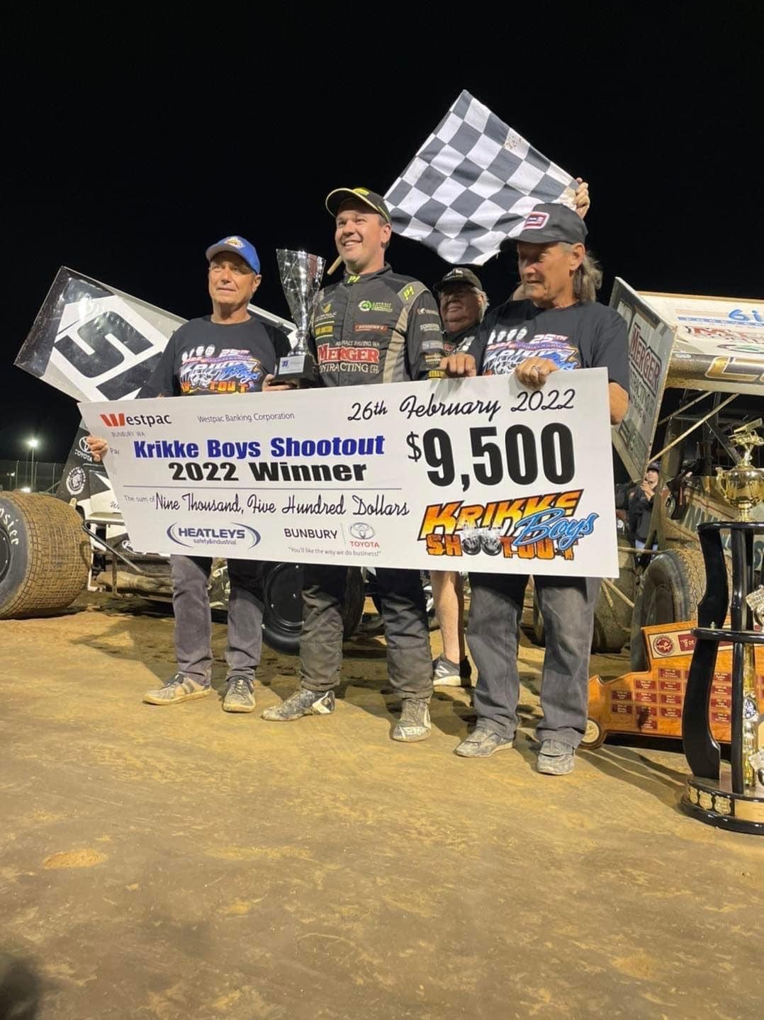 3 team members of the Merger Contracting team holding the 2022 winner novelty cheque valued at AU$9.500 on the 26th of February 2022 in Bunbury, WA